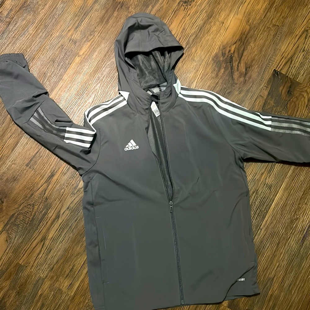 Adidas✨Never worn boys light weight jacket✨